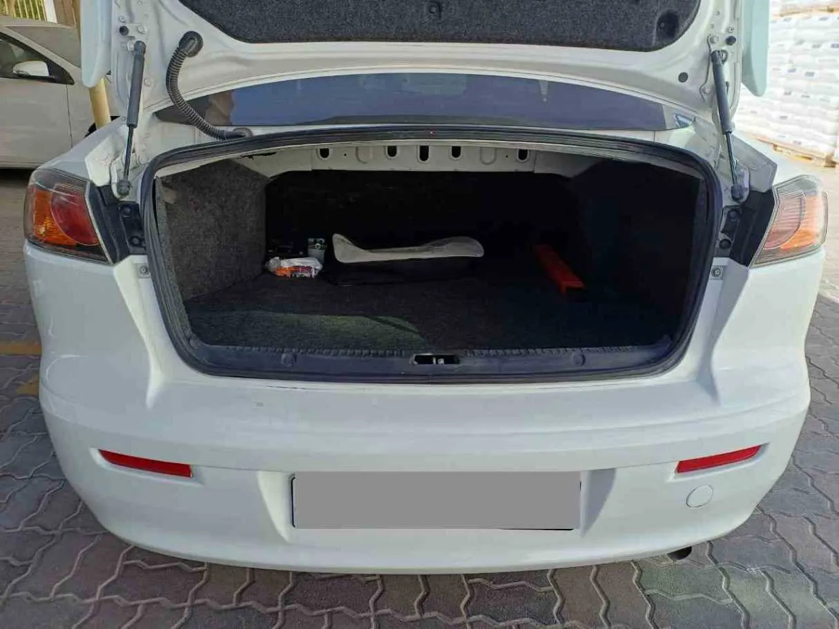 Car image 13