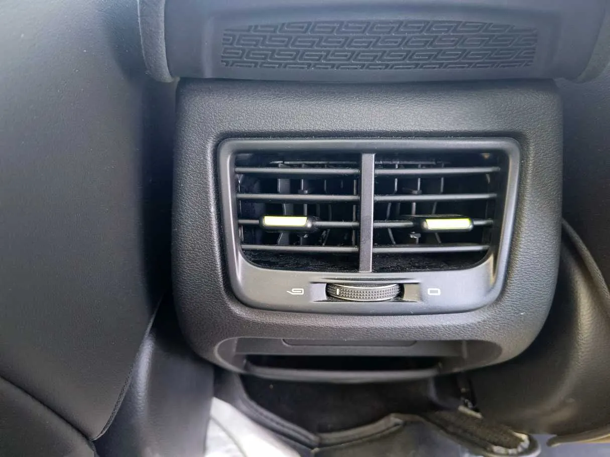 Car image 33