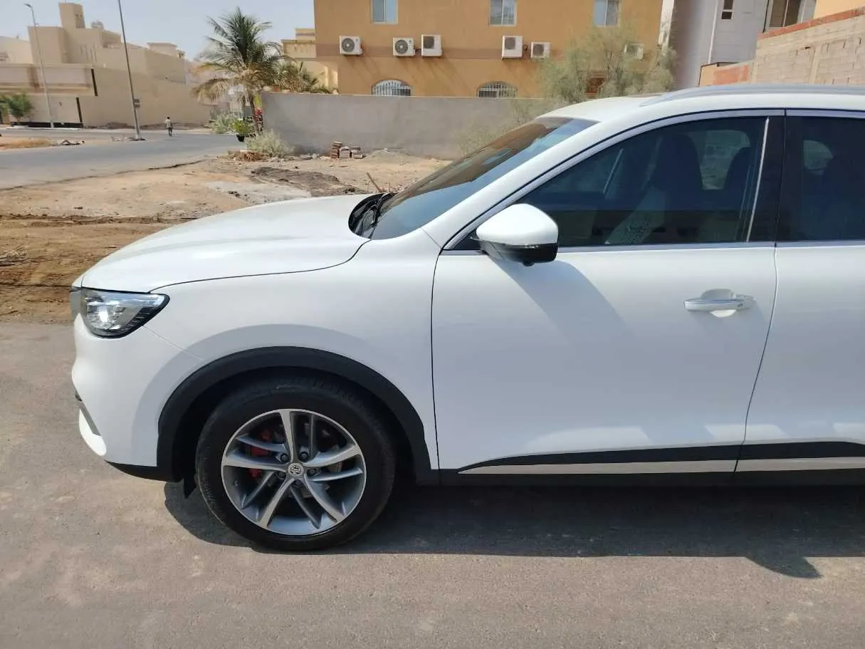 Car image 9