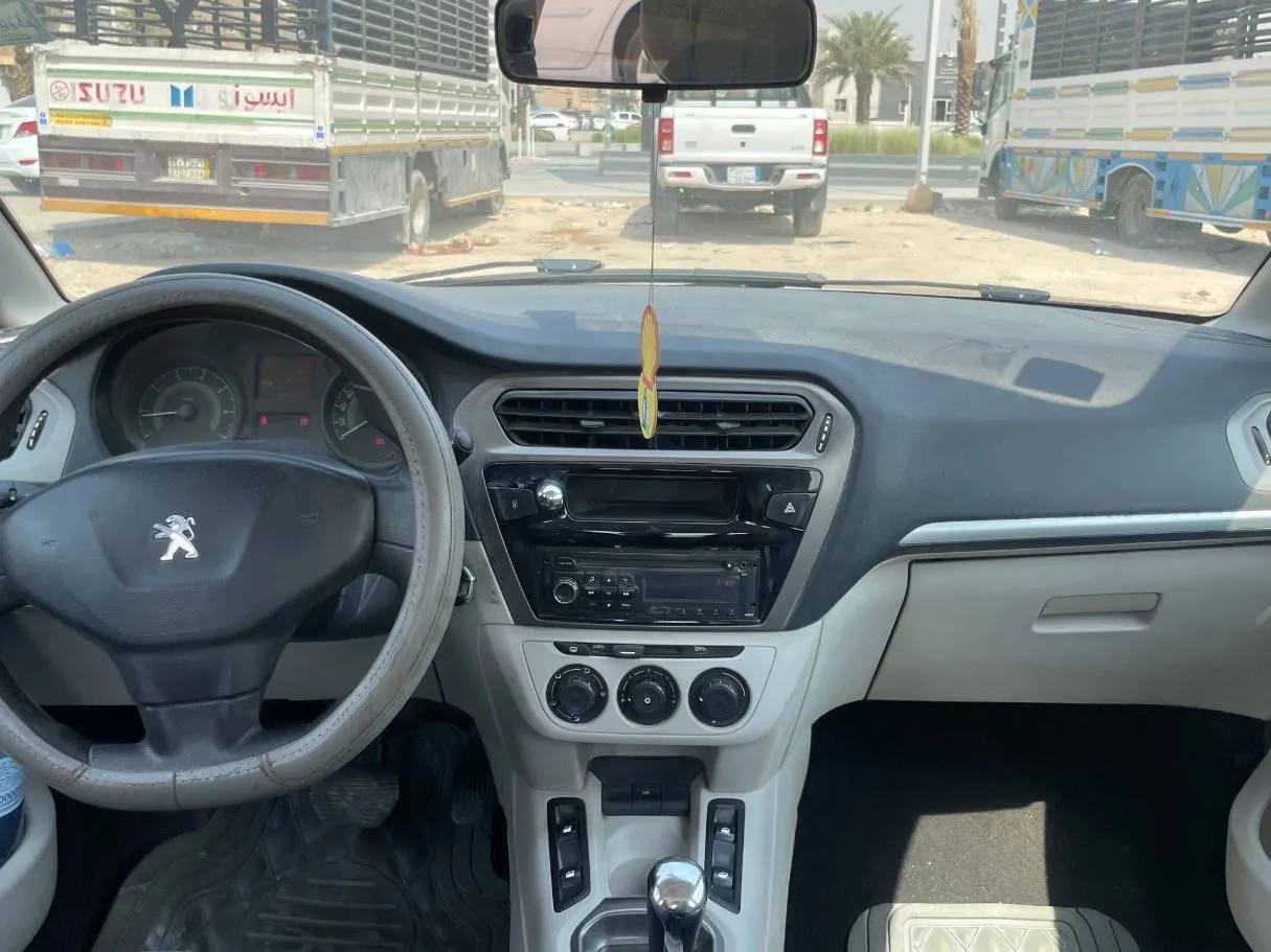 Car image 17