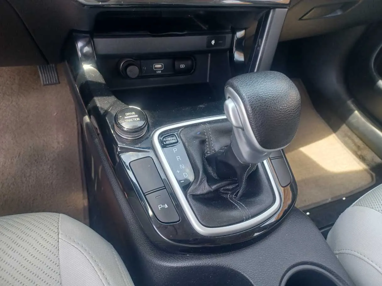 Car image 17