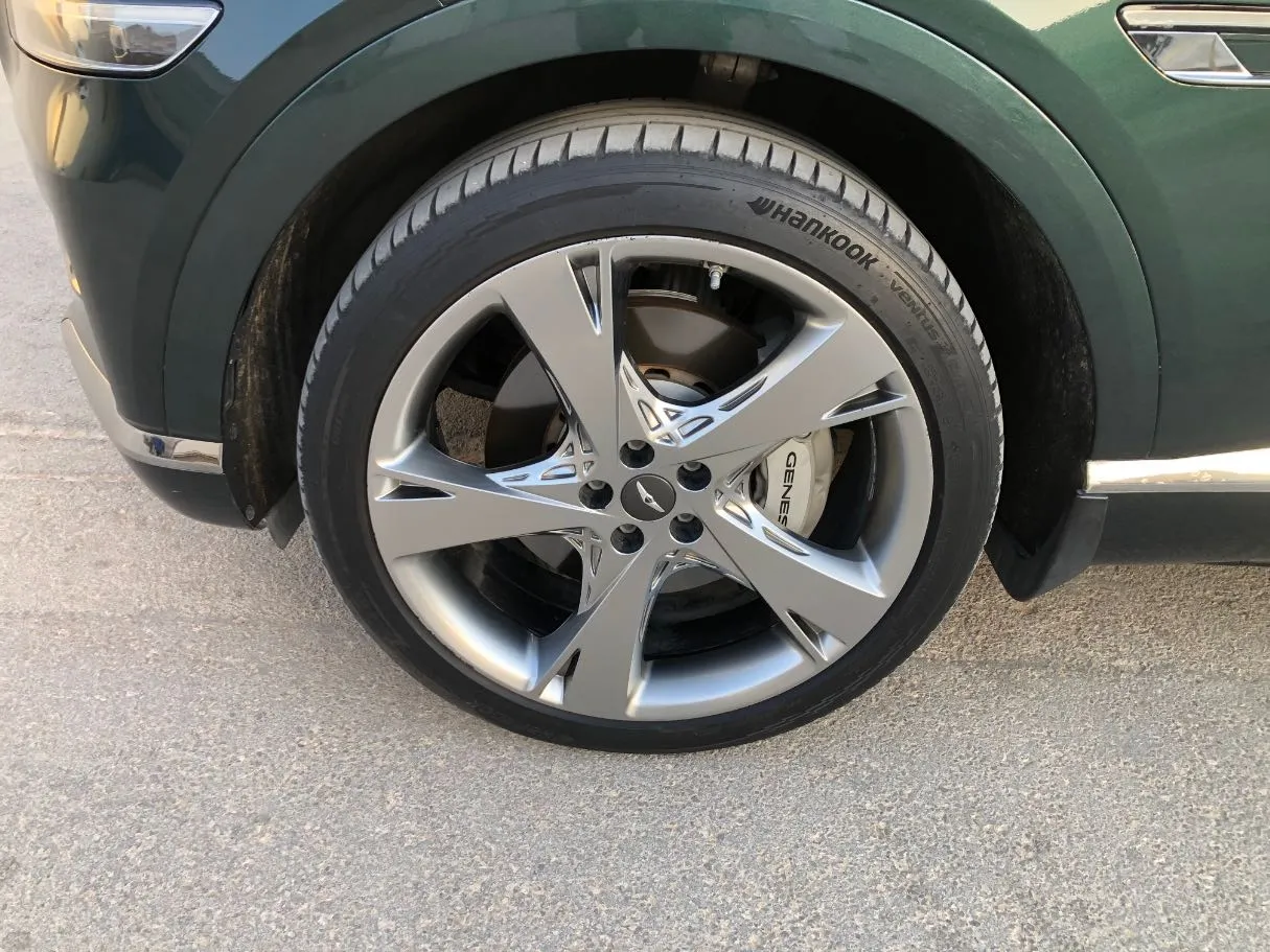 Car image 10