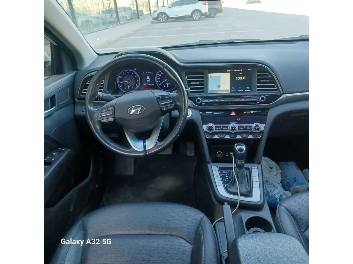 Car image 19