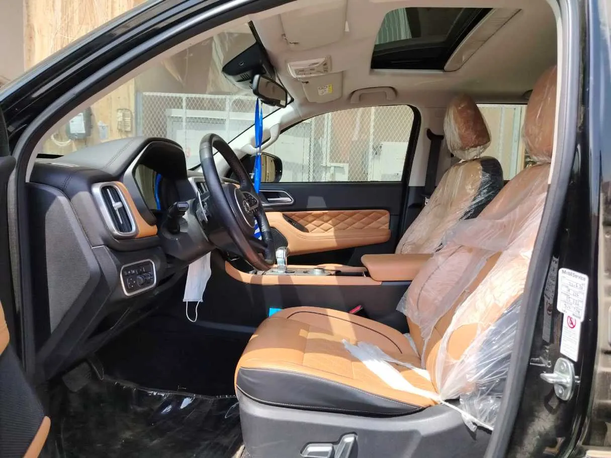 Car image 13