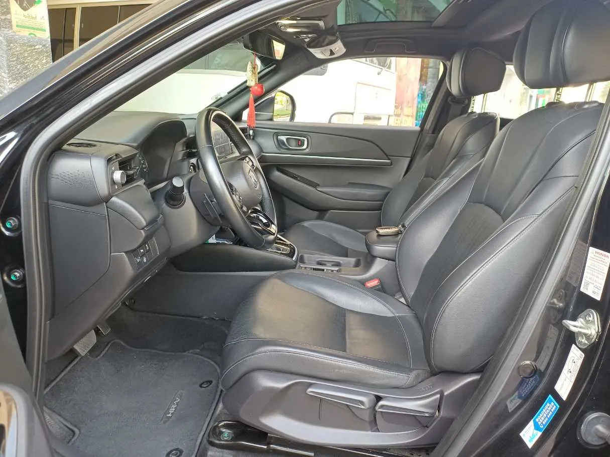 Car image 12