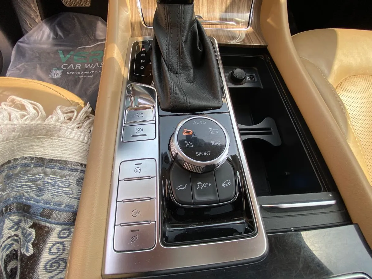 Car image 15