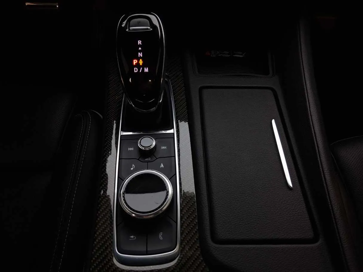 Car image 16