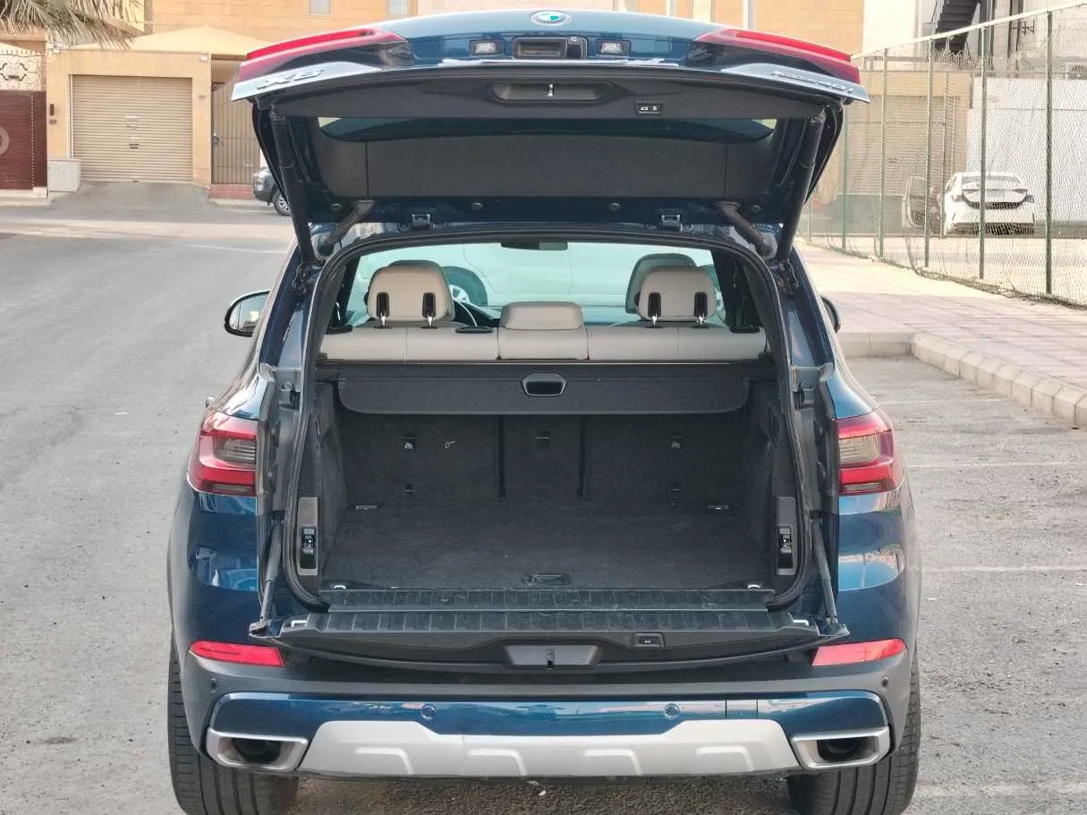 Car image 27