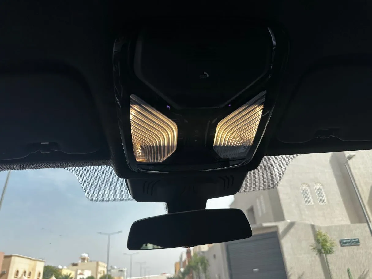 Car image 25