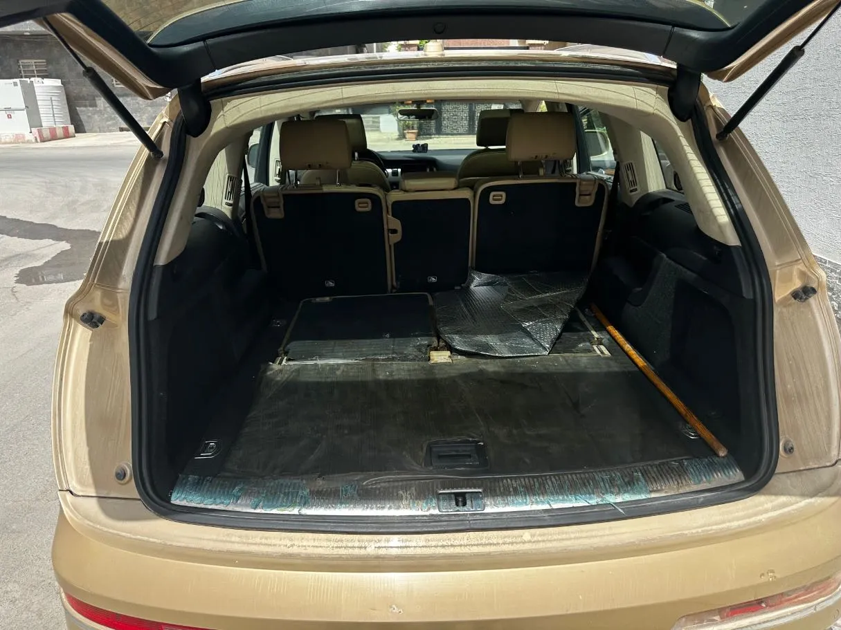 Car image 24