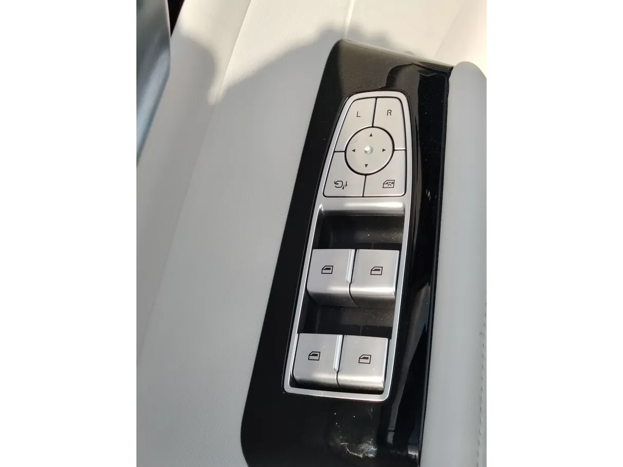 Car image 29