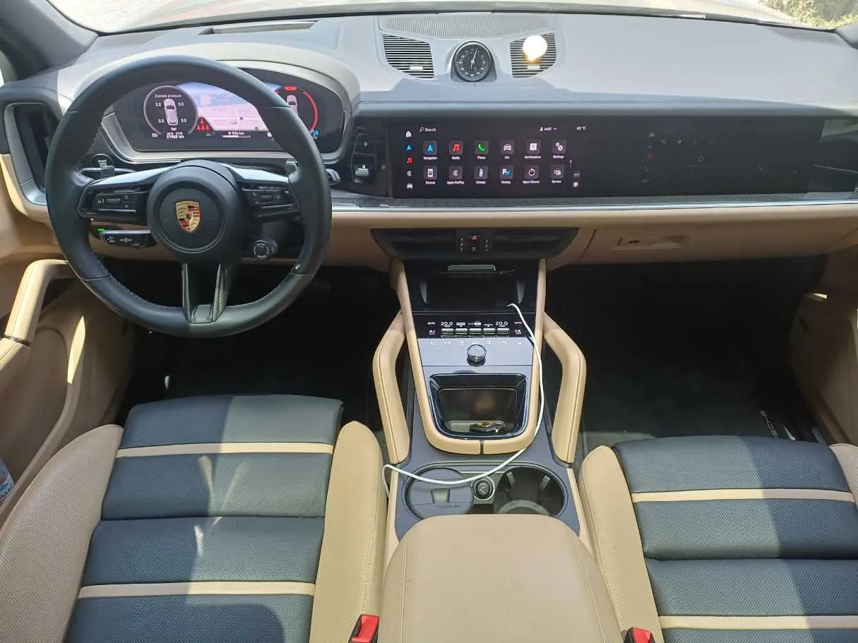 Car image 16
