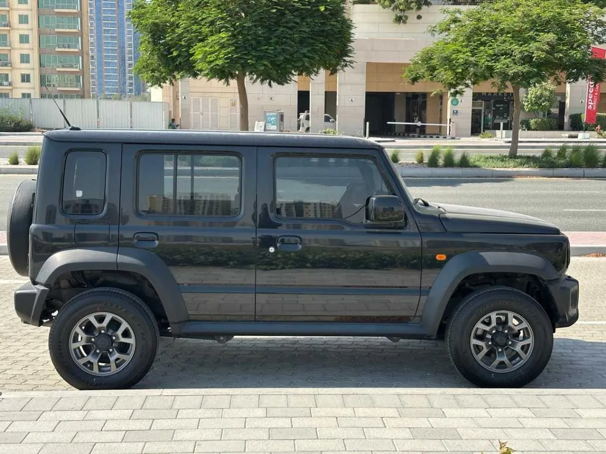 Car image 4