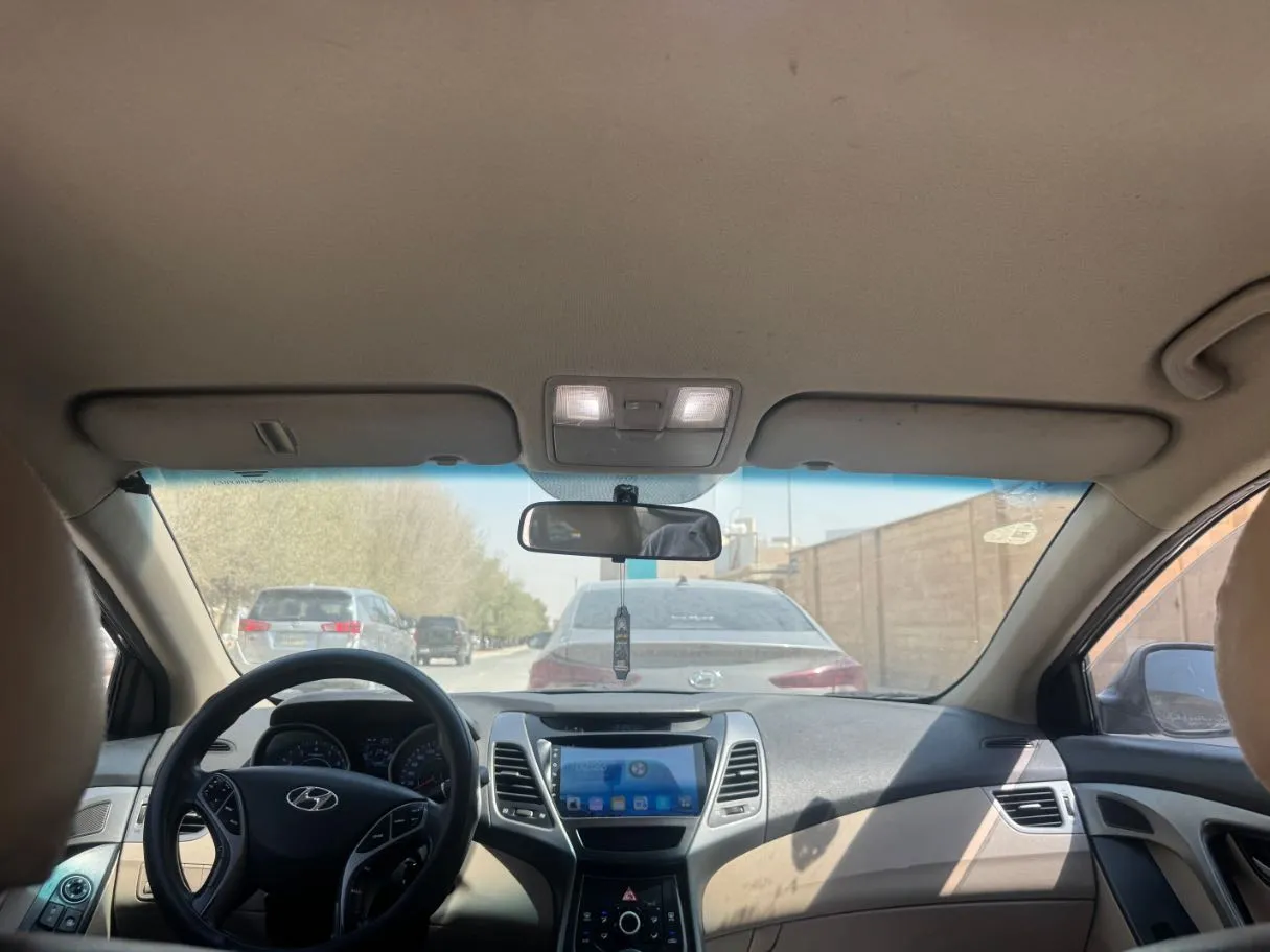 Car image 14