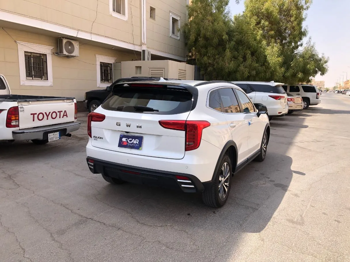 Car image 5
