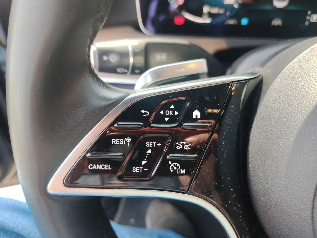 Car image 35