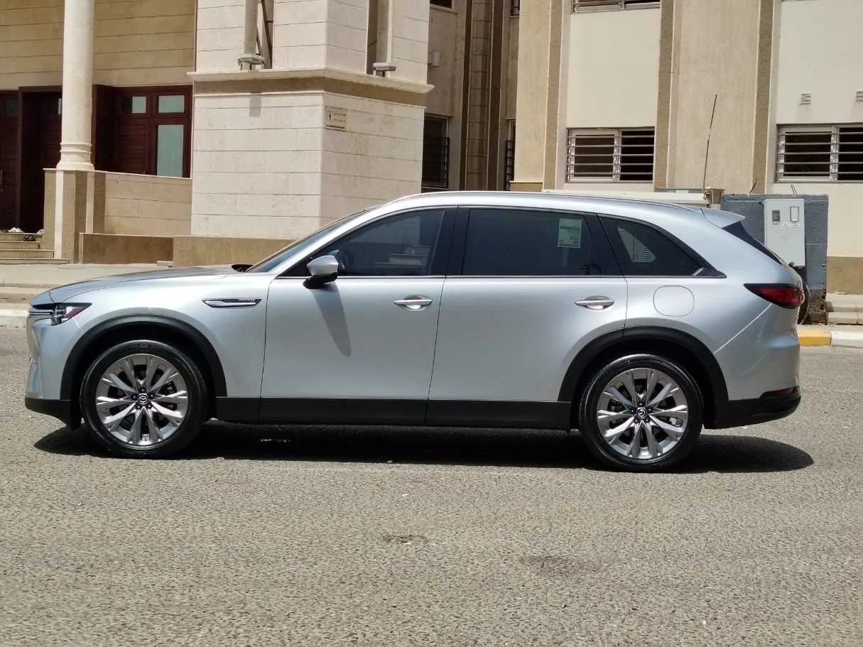 Car image 8