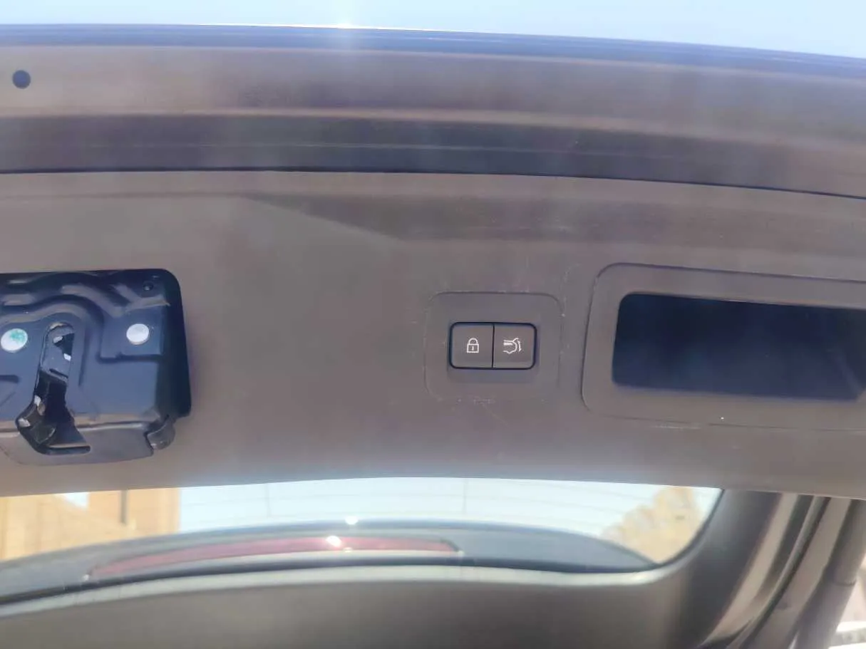 Car image 28