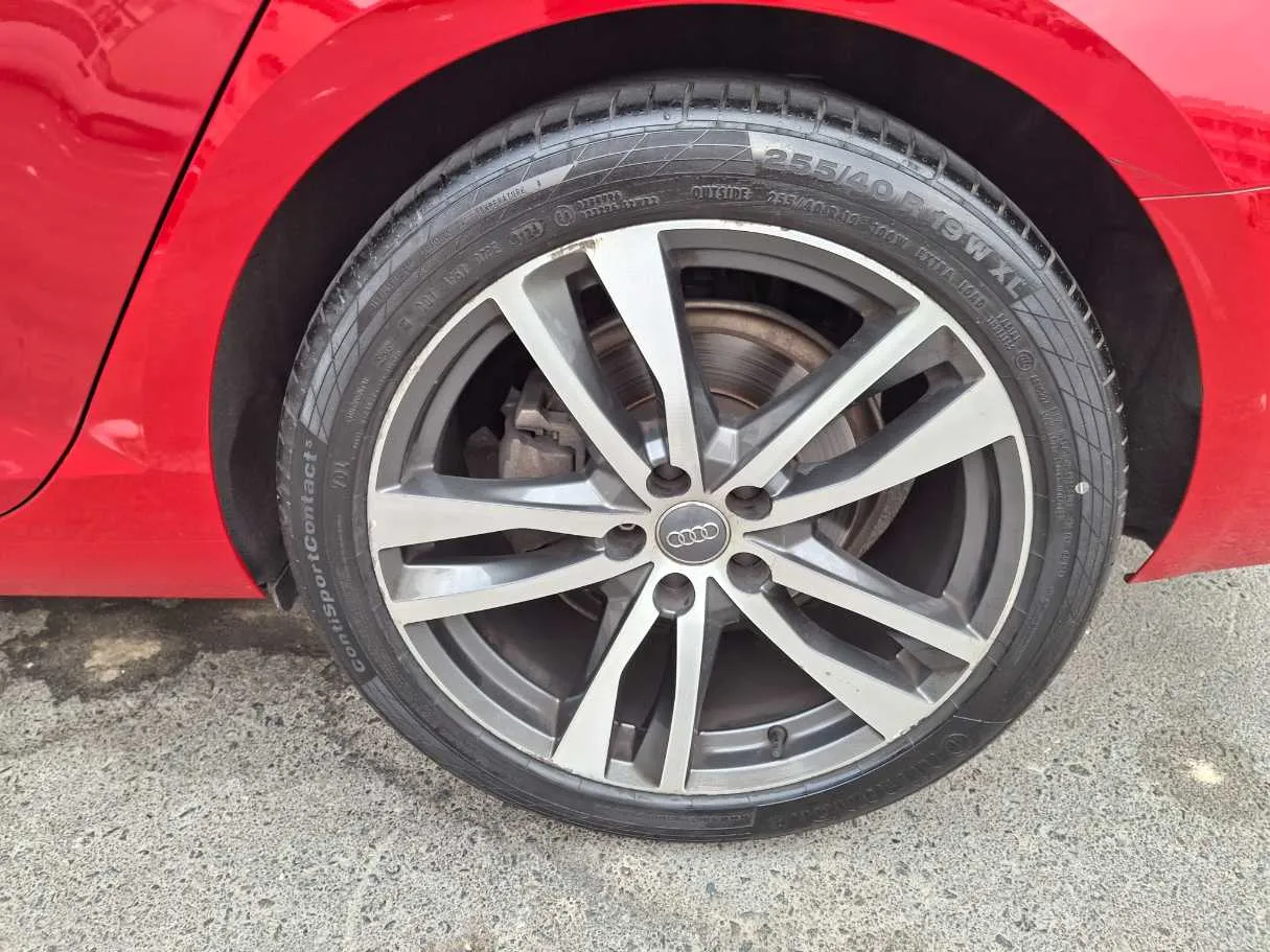 Car image 9