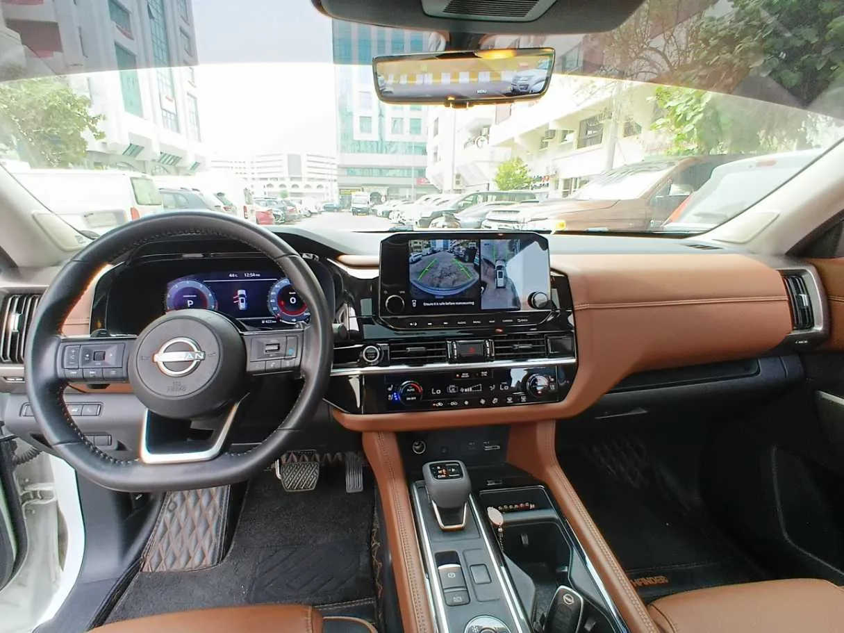 Car image 15