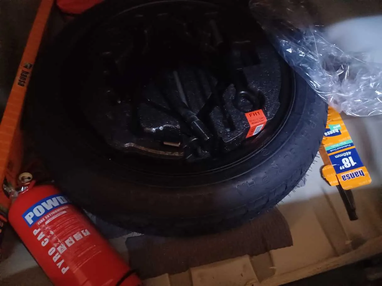 Car image 22