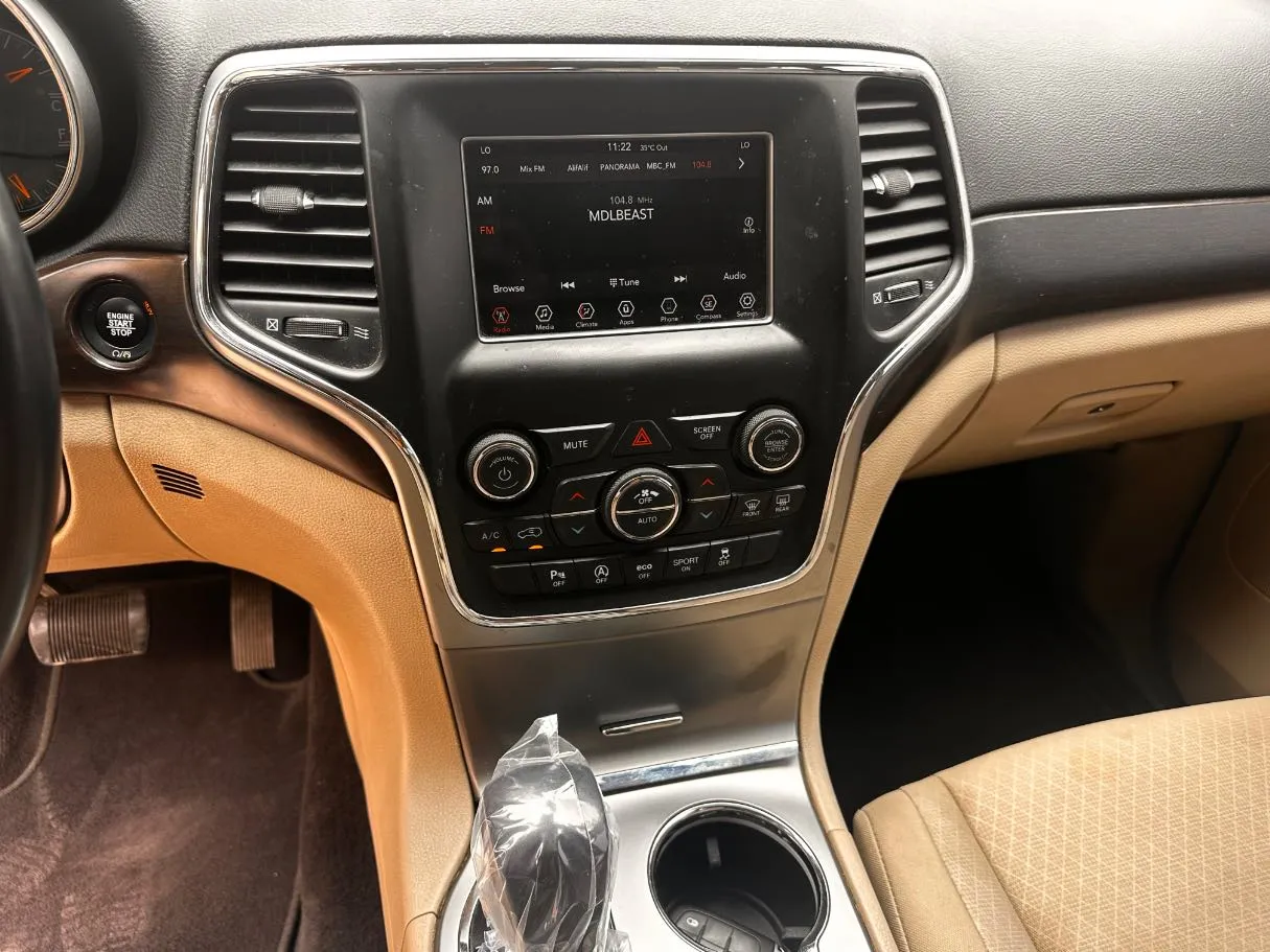 Car image 19