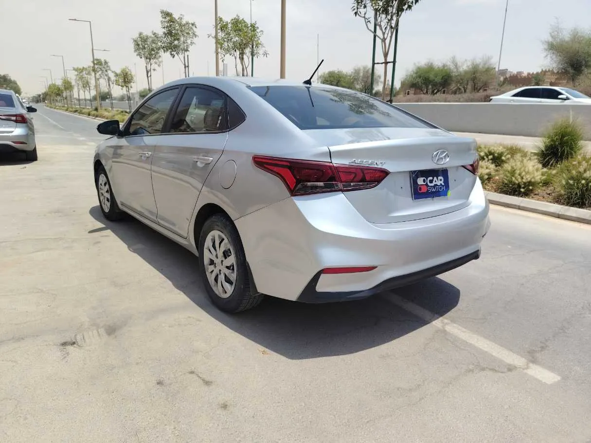 Car image 7