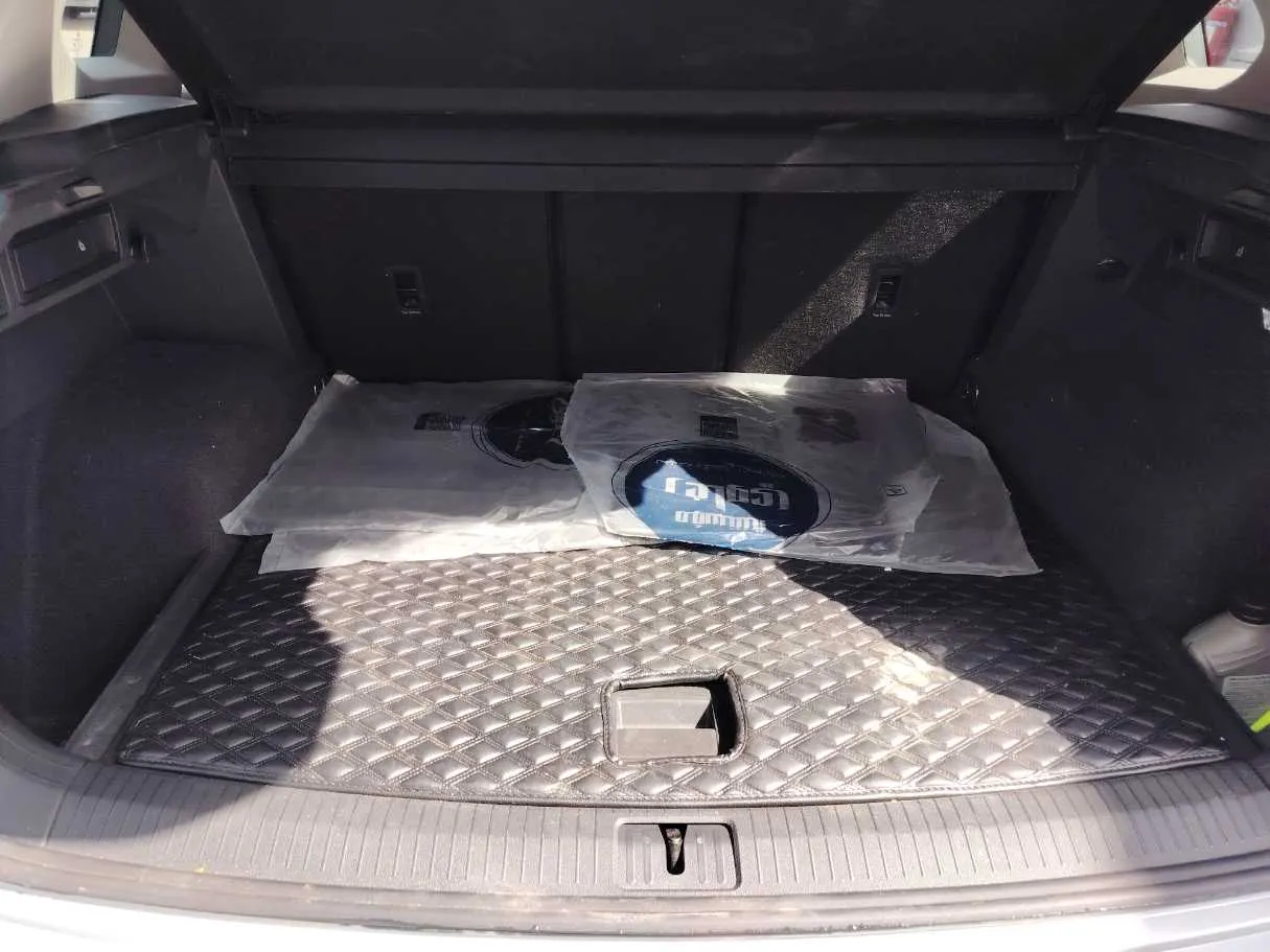 Car image 25