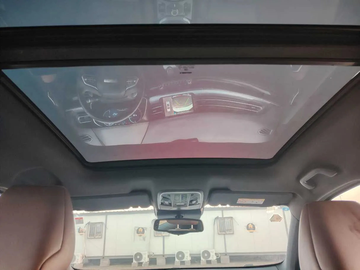 Car image 18