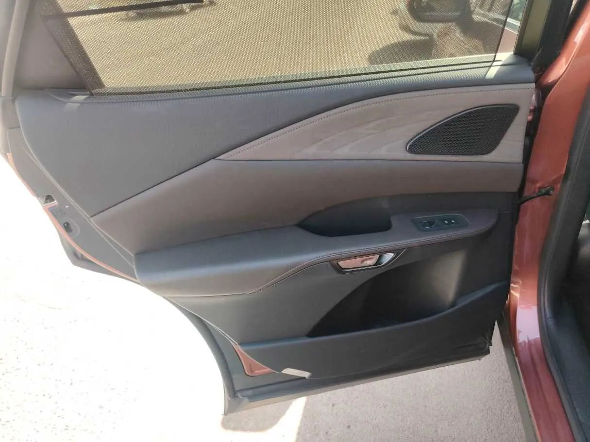 Car image 33
