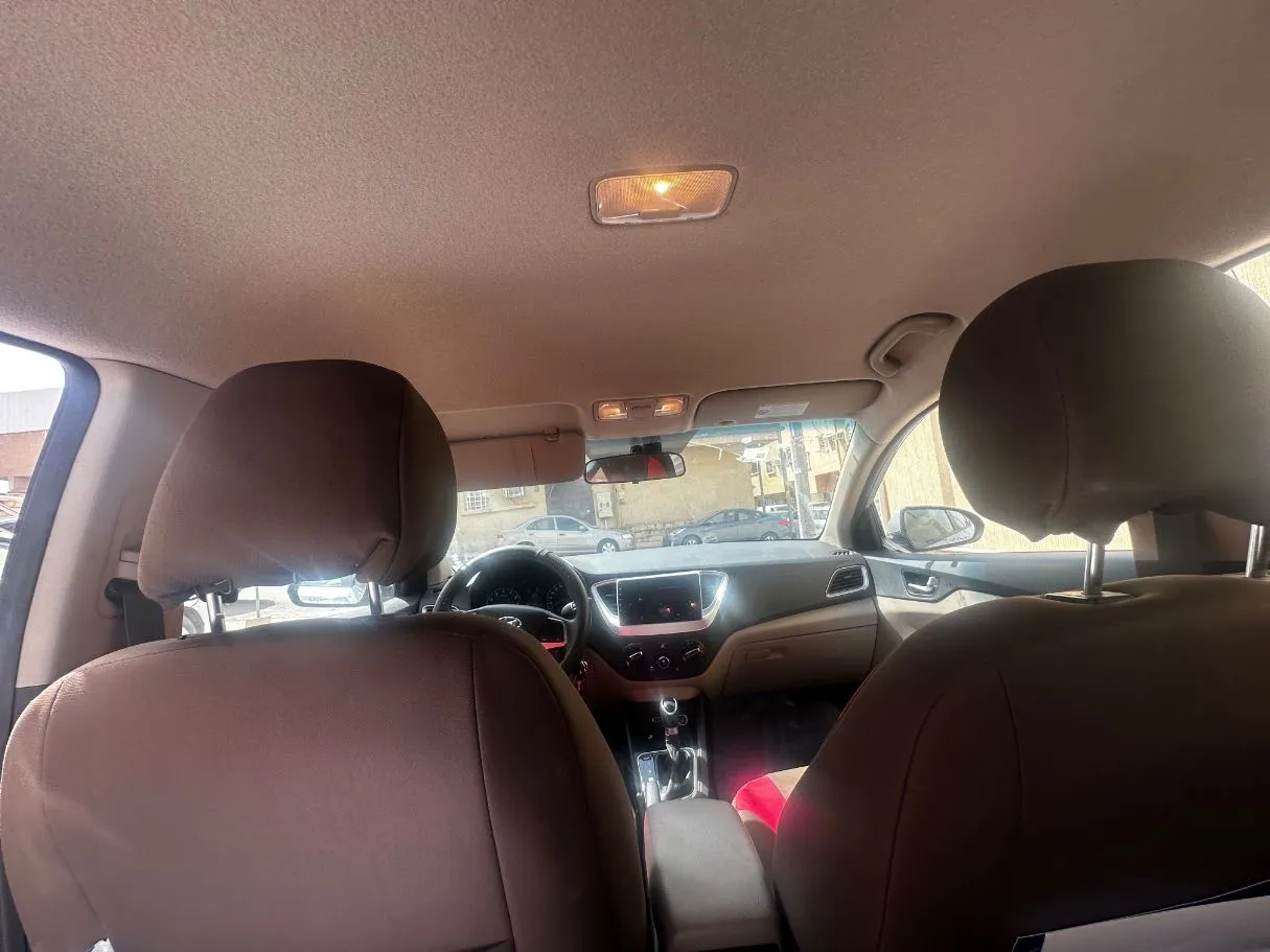 Car image 17