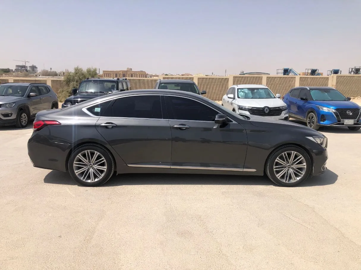 Car image 4