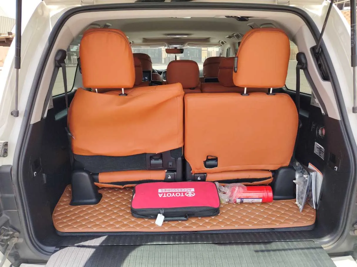 Car image 25