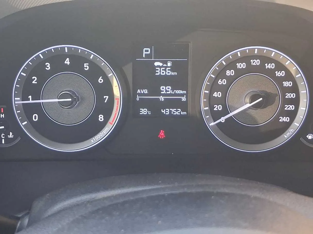 Car image 18