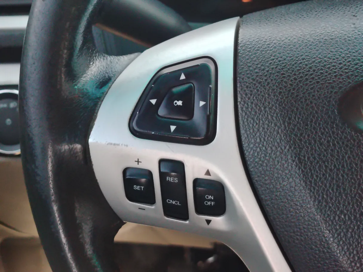 Car image 25