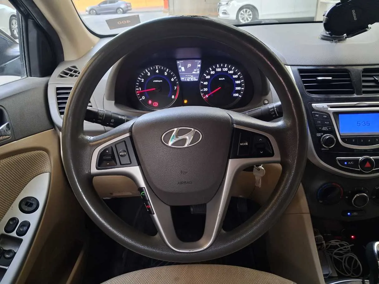 Car image 15