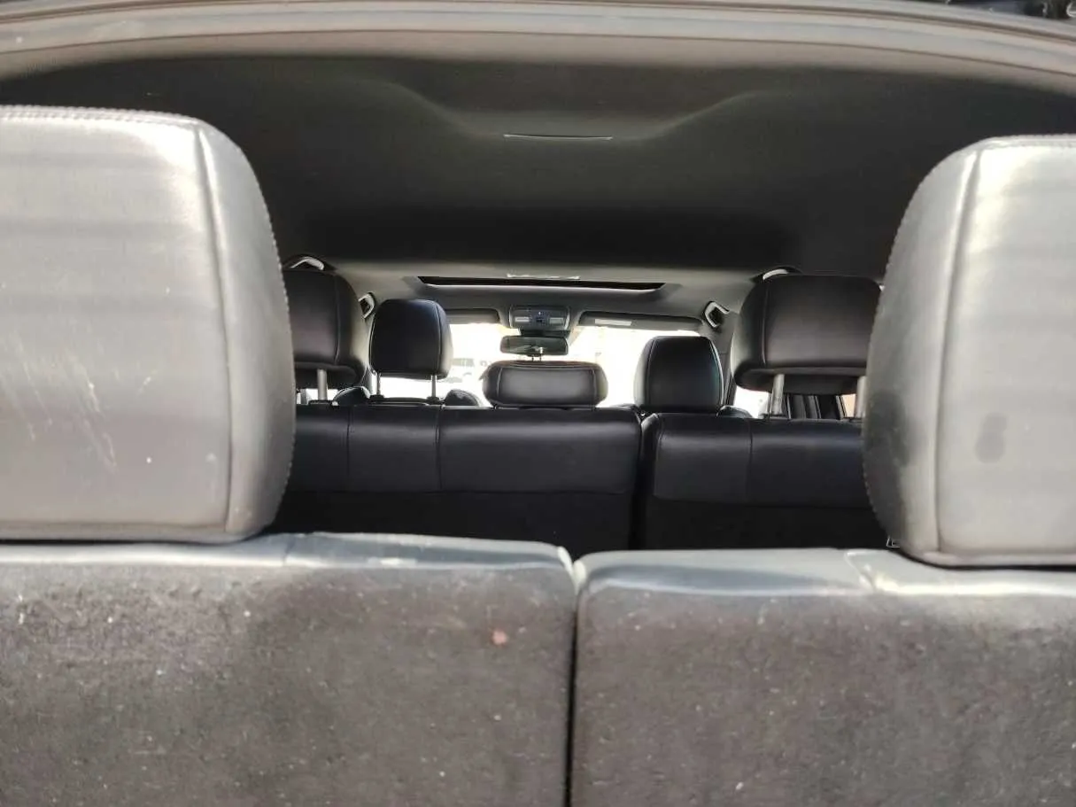 Car image 30