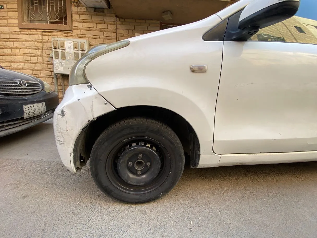 Car image 9
