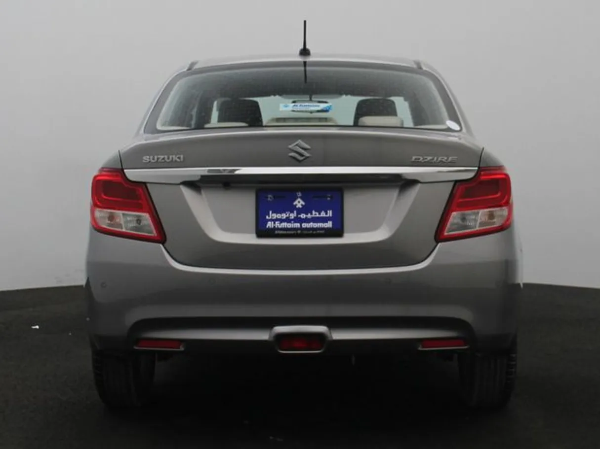 Car image 12