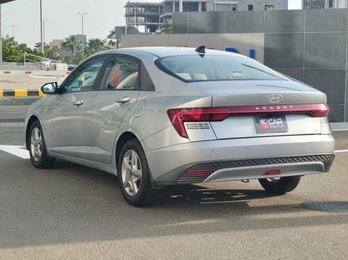 Car image 7