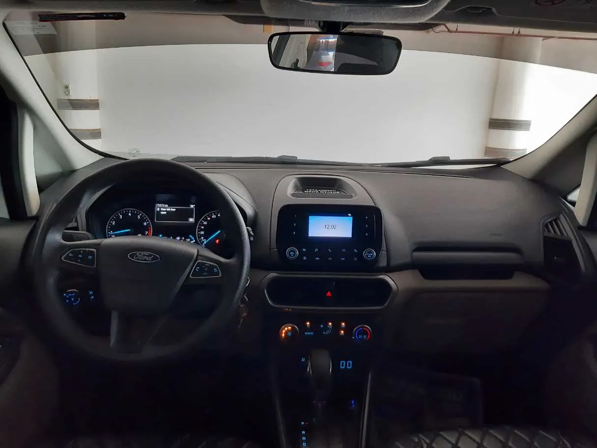 Car image 15