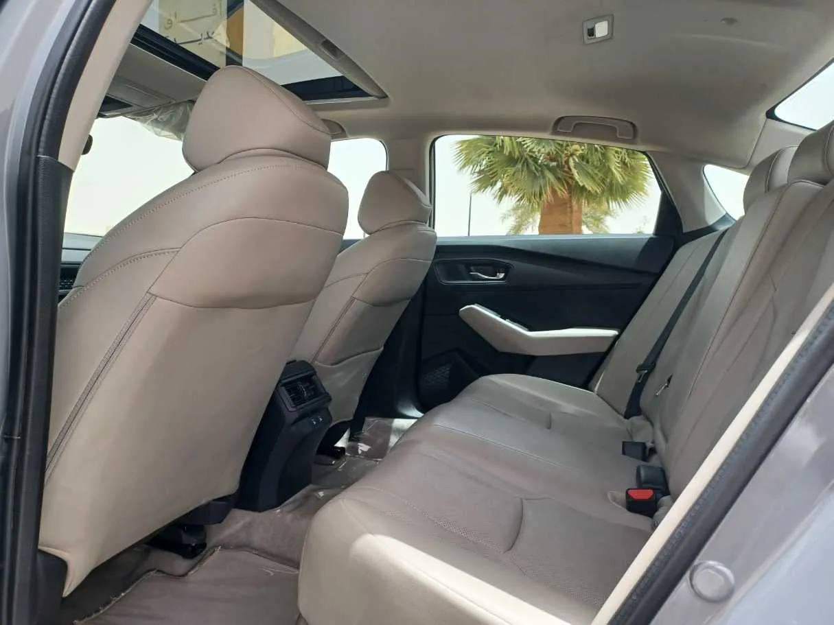 Car image 15