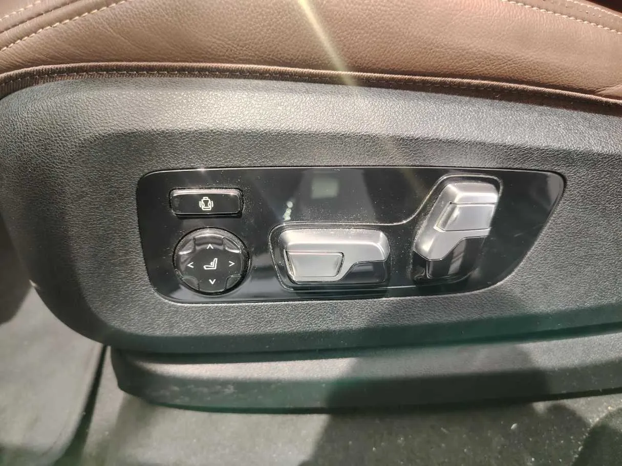 Car image 39