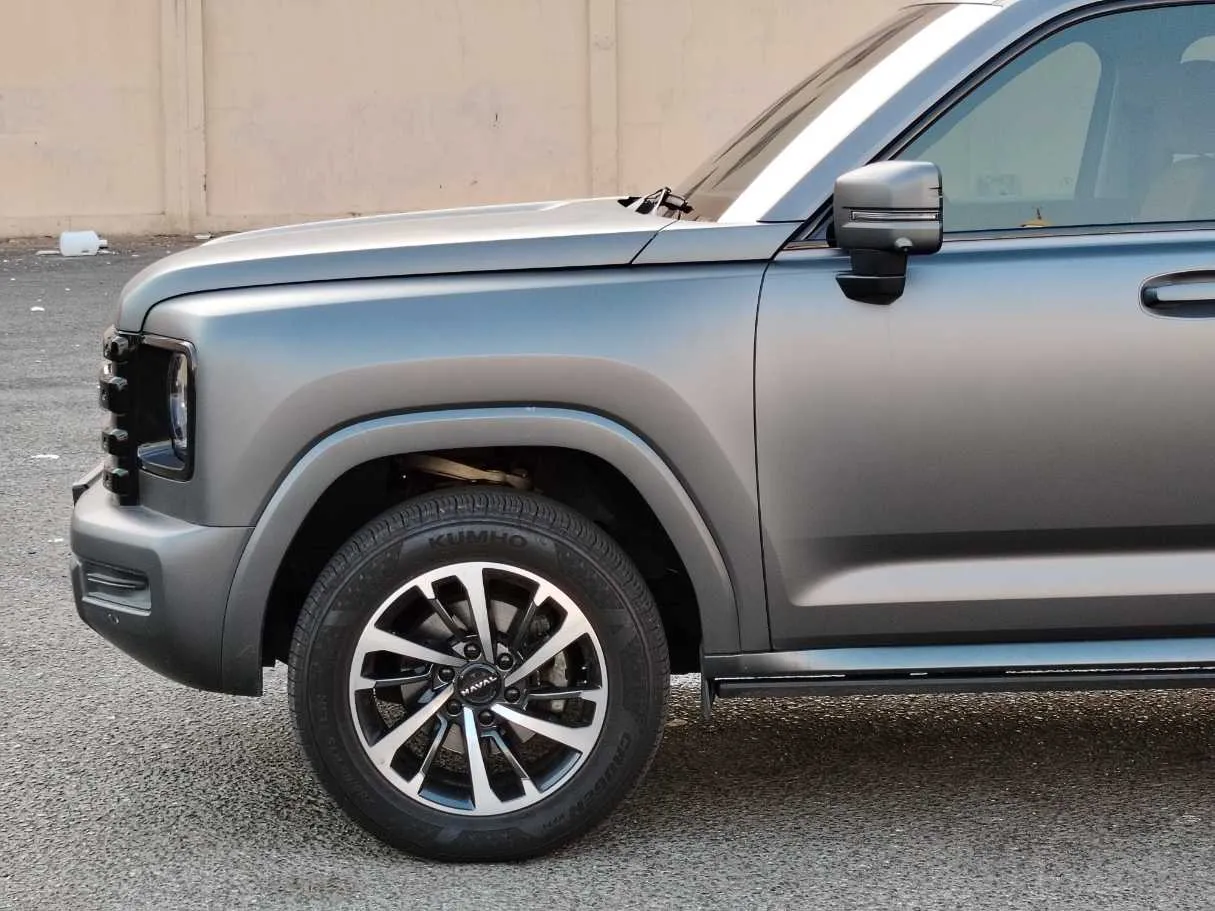 Car image 9