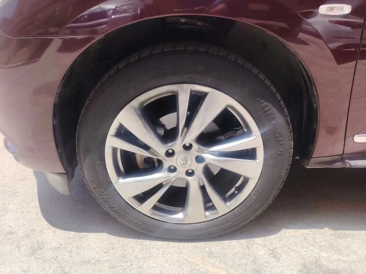 Car image 10