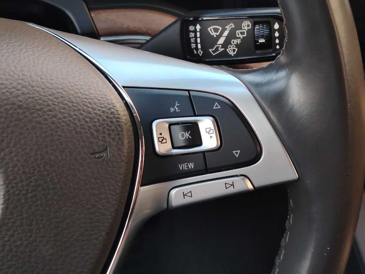 Car image 32