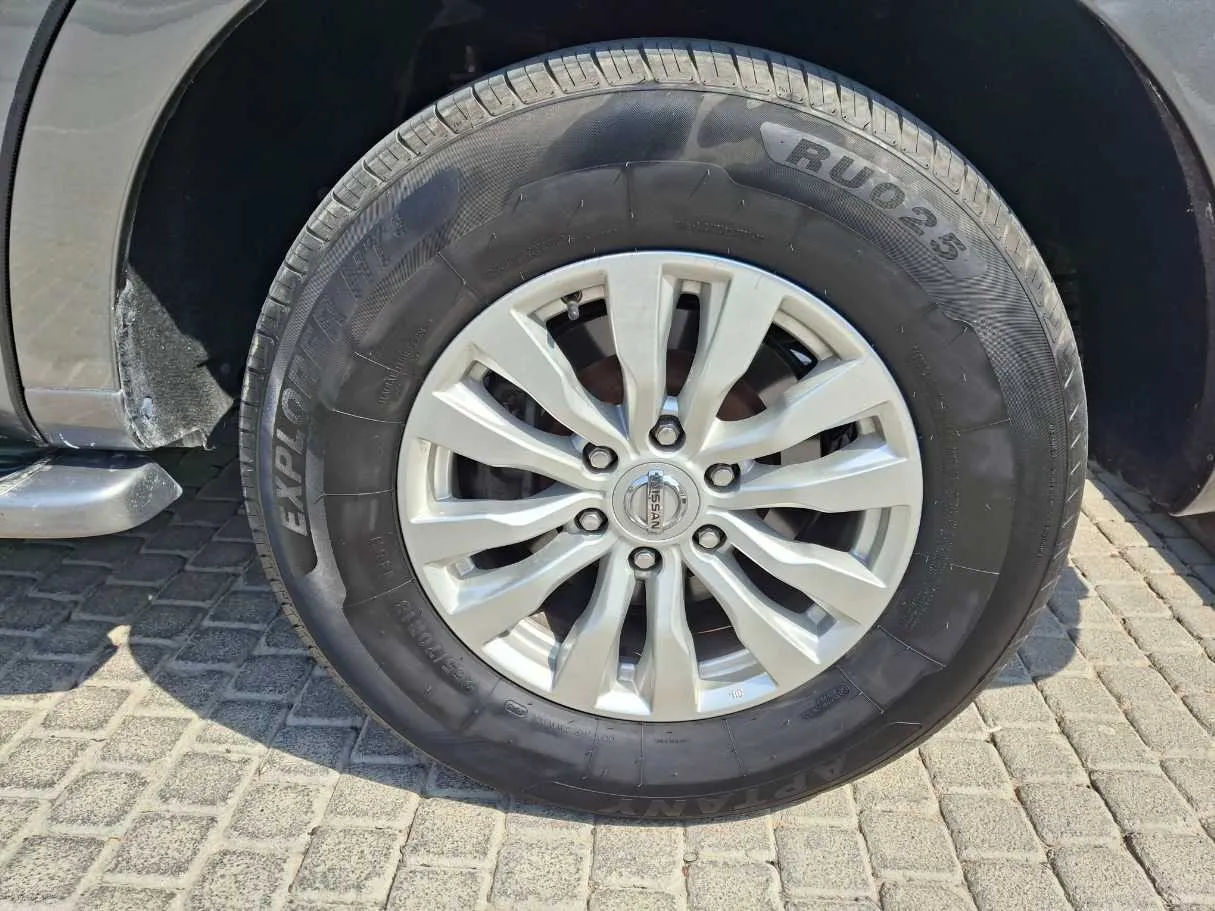 Car image 10