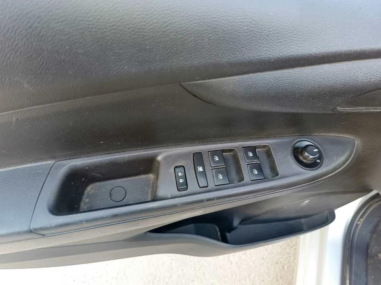 Car image 24