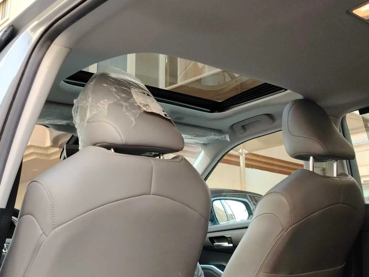 Car image 18