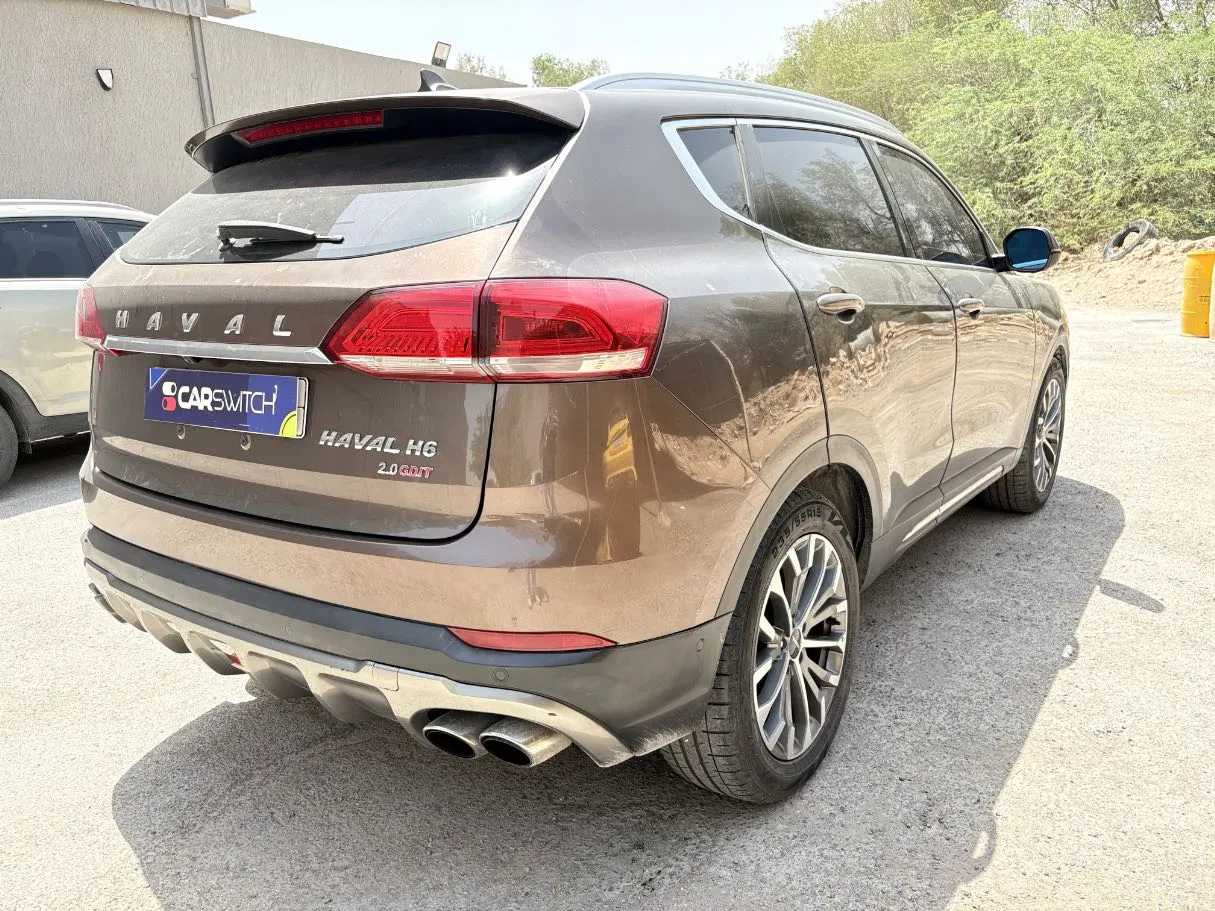 Car image 5